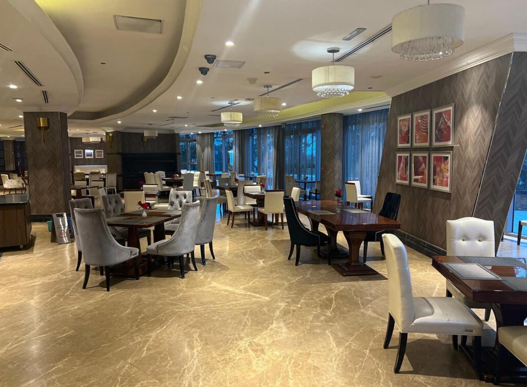 Pearl Of Africa Hotel Кампала Екстериор снимка